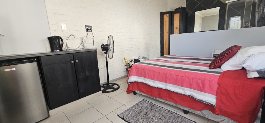 5 Bedroom Property for Sale in Middedorp Western Cape